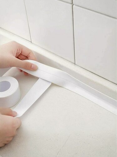 Изображение товара Бордюрная лента для ванн Аккурат 60 мм, белая, 3.35 м. Надежная герметизация стыков и швов в ванной комнате.