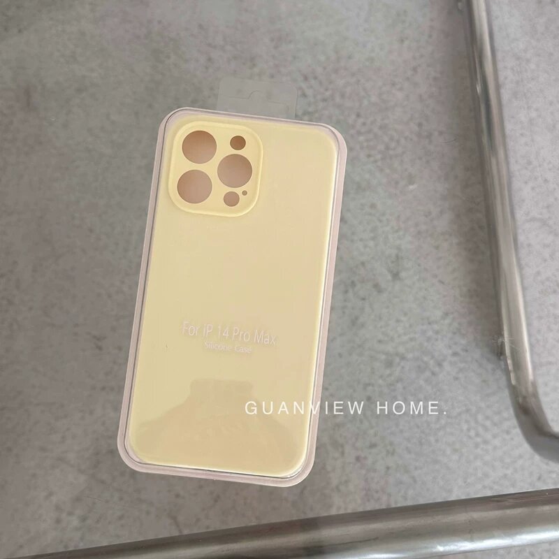 Премиум-чехол из жидкого силикона для iPhone 16 Pro с точными вырезами, матовой текстурой, сливочный желтый