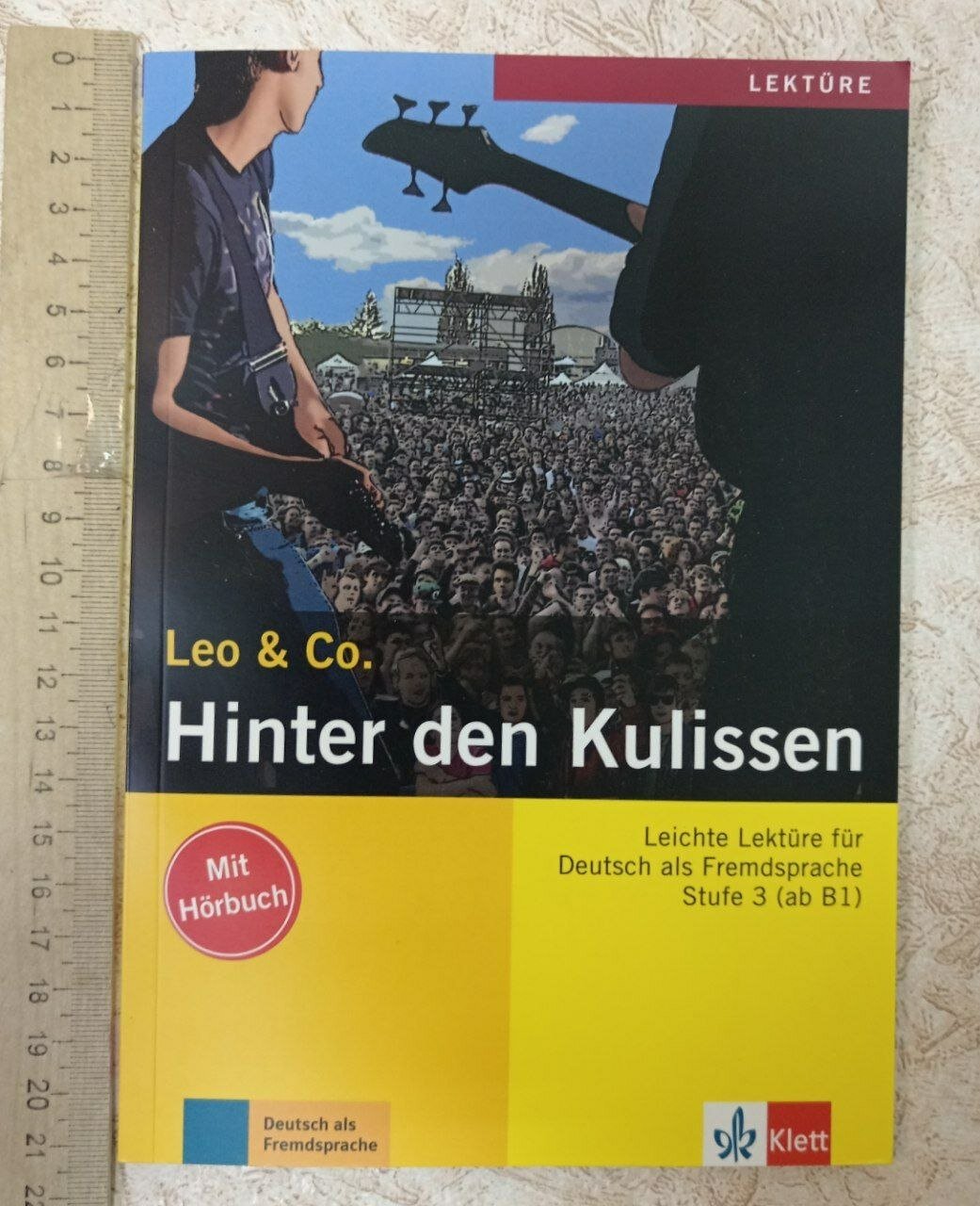 Hinter den Kulissen (За кулисами)