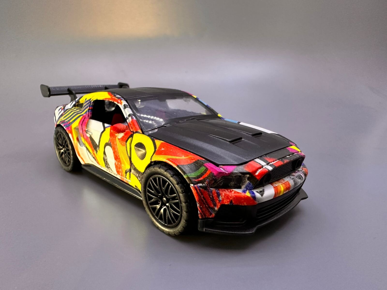 Машинка металлическая коллекционная 1:36 Ford Mustang граффити , инерционный