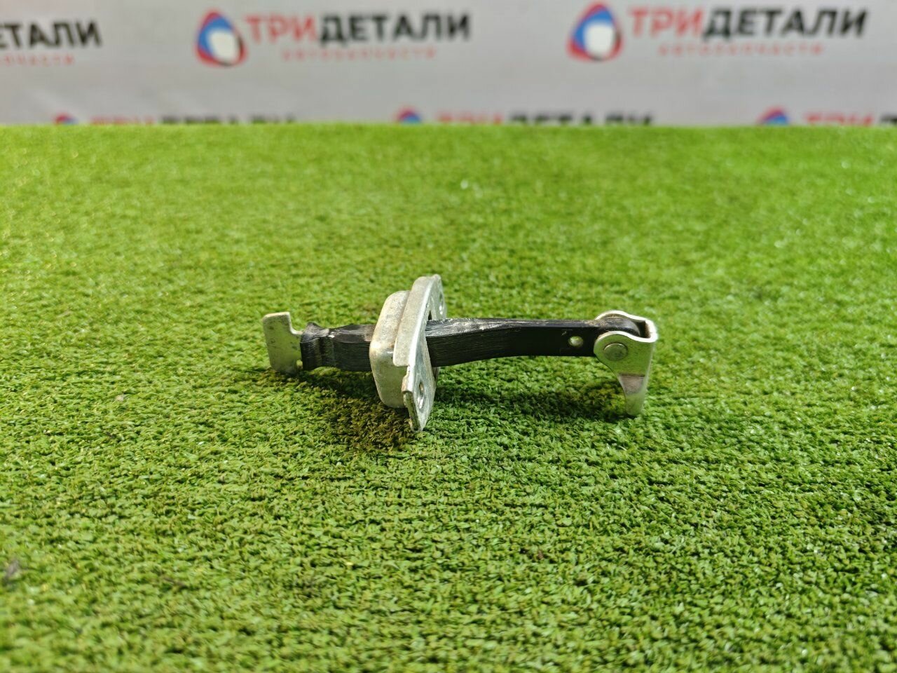 Ограничитель двери Mitsubishi Outlander 2.0 4B11 2018 перед. (б/у)