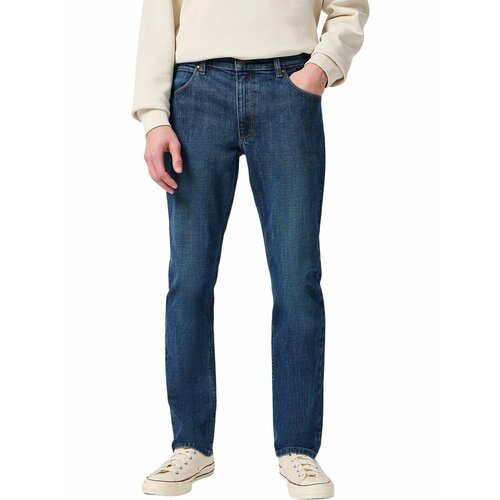 фото Джинсы wrangler men regular fit jeans, размер 31/32, синий