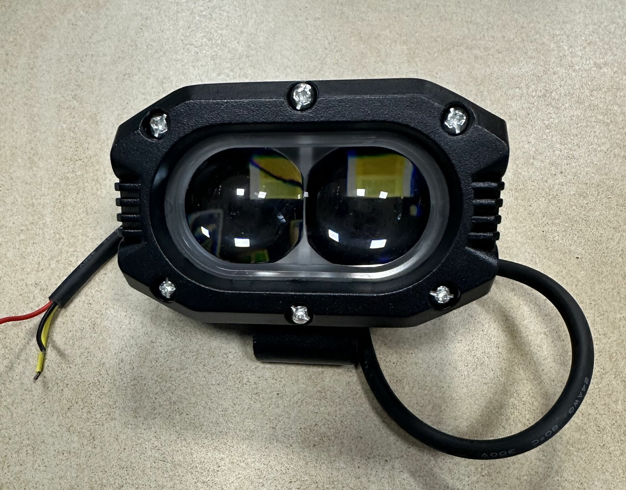Светодиодная фара LED прожектор 2 режима белый+желтый 12-24V 20W 1шт
