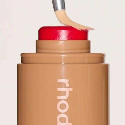 фото Rhode кремовые румяна pocket blush (candy apple) 5,3 г
