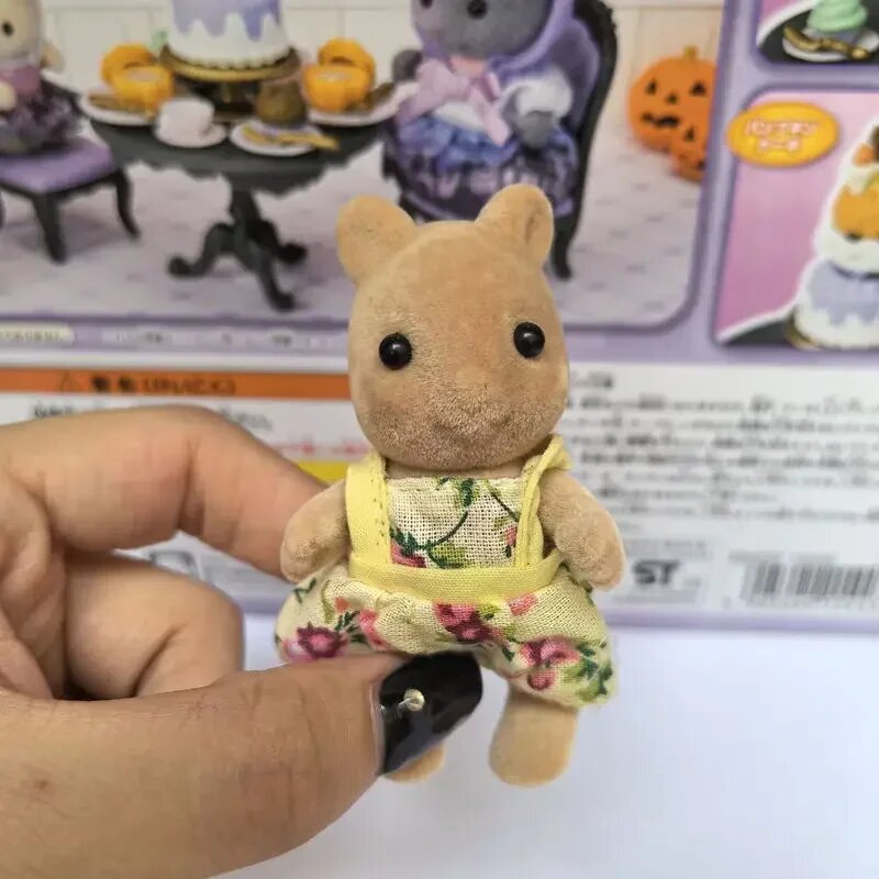 Calico Critters Белка в платье, коричневый, цвет 11