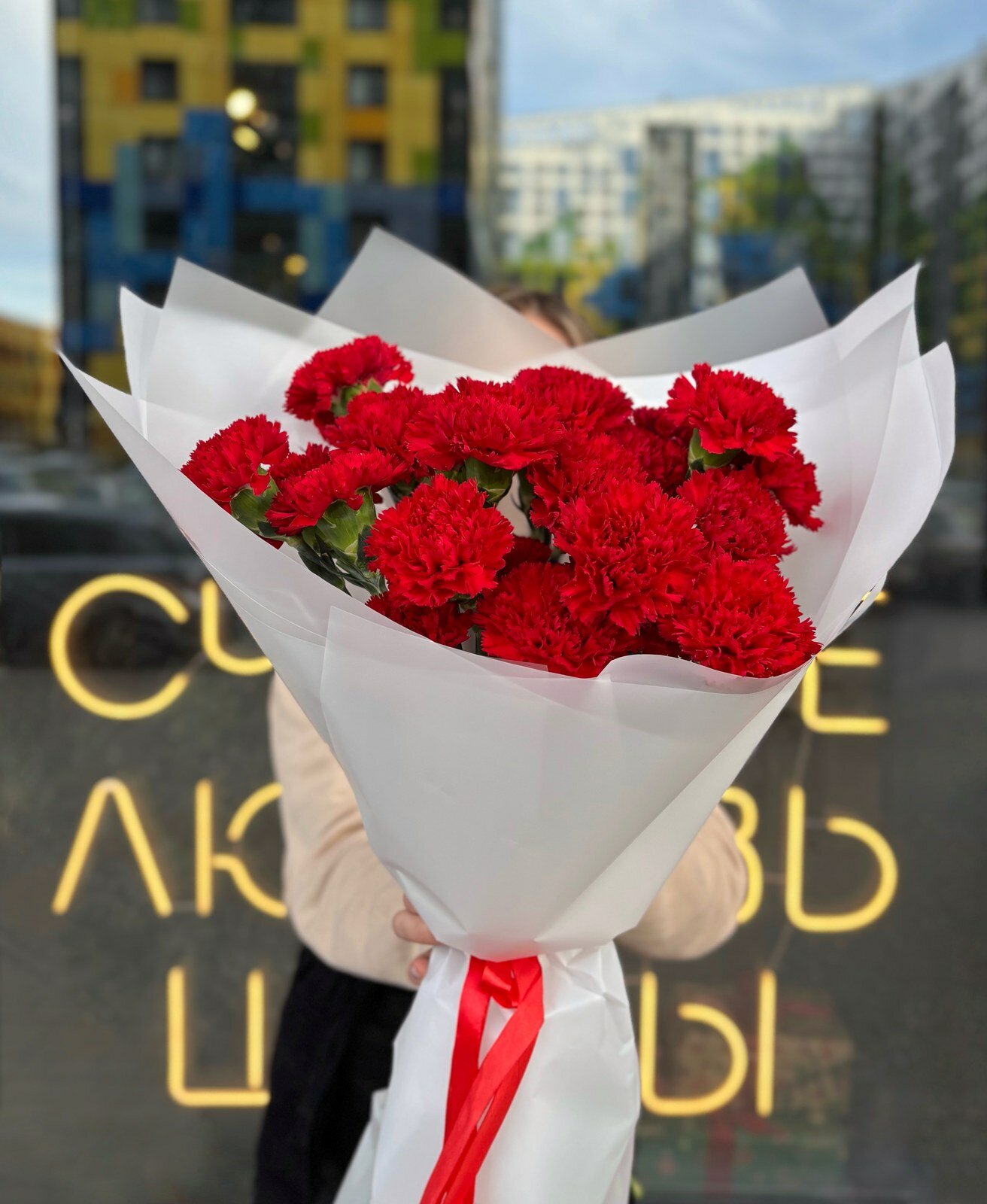 Букеты цветов из красных гвоздик 25 шт, букет цветов на день рождения, букет живых цветов