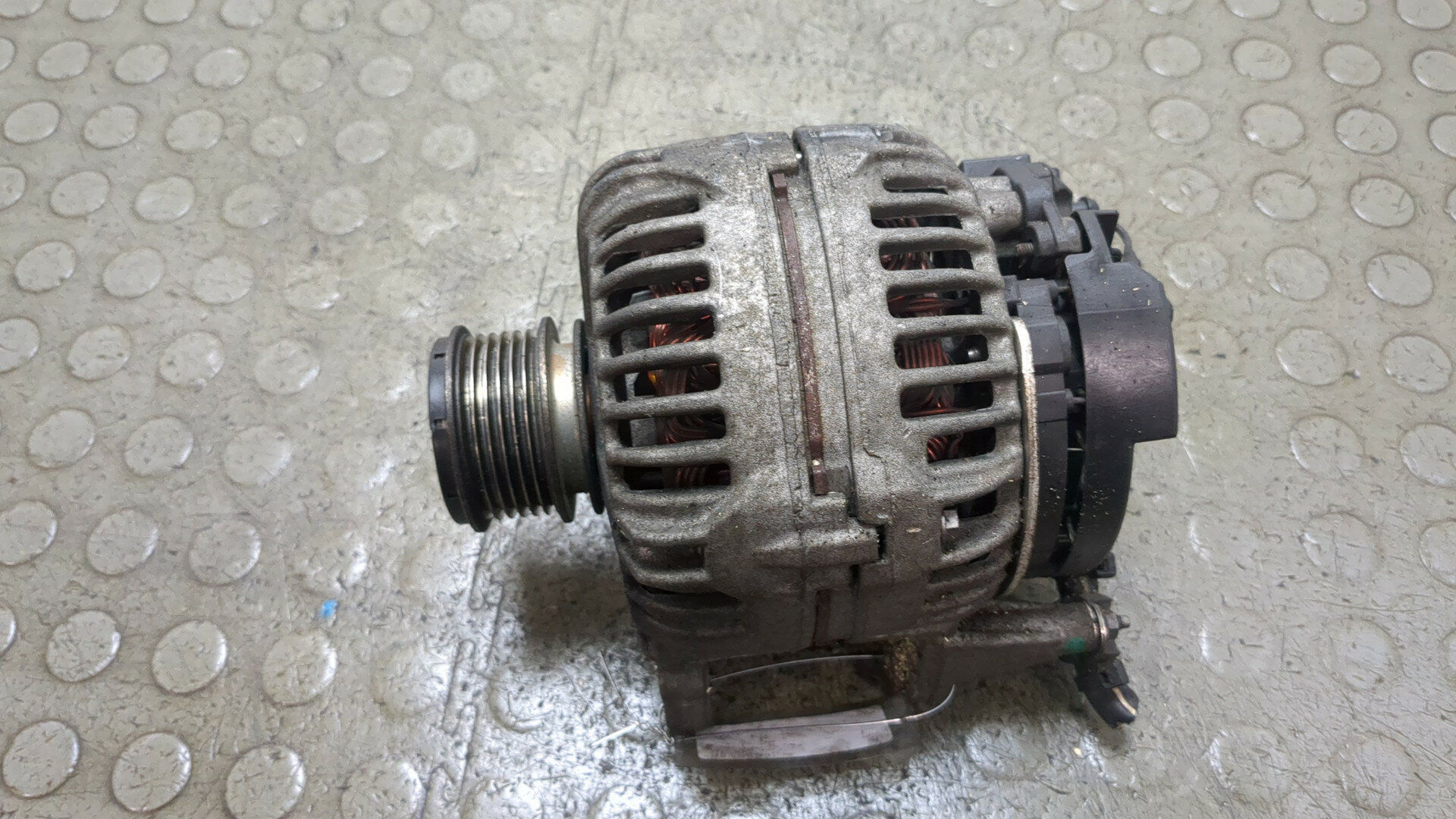 Генератор Volkswagen Jetta 6 Б/У
