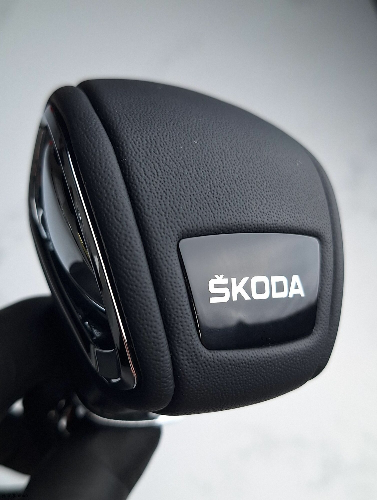 Ручка АКПП для Skoda Kodiaq Octavia A7 Superb Rapid. Логотип Skoda
