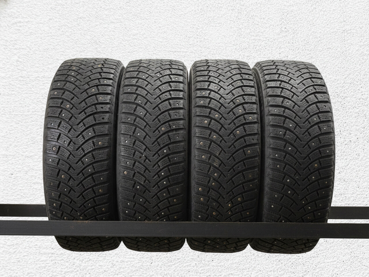 Зимние шины шипованные Michelin X-Ice North 2 205/60 R16 45% износ TSB056208