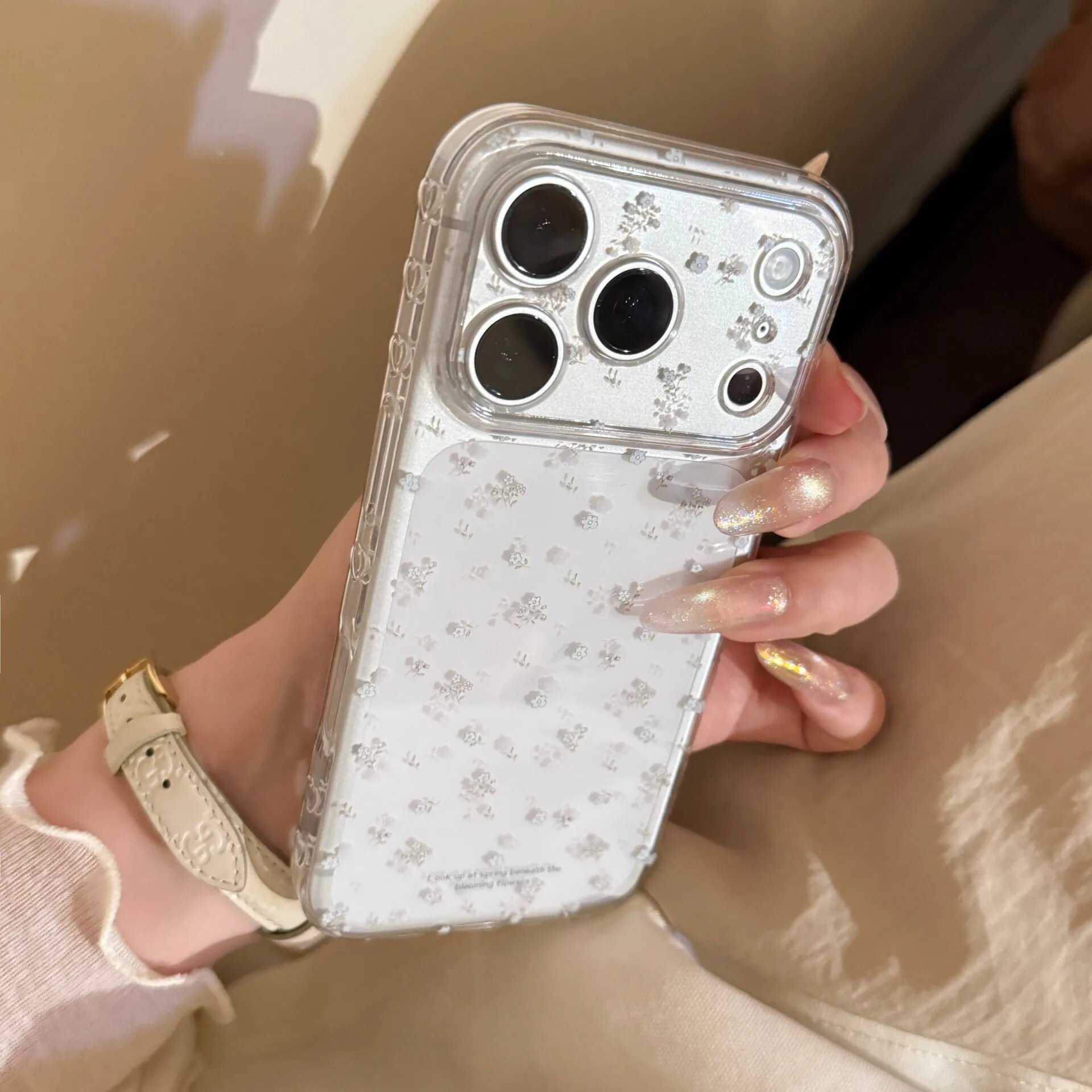 Чехол для iPhone 15 с кристаллами