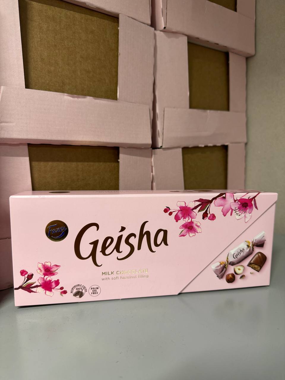 Повреждённые! Конфеты Fazer Geisha с начинкой из тертого ореха, 250 г (Финляндия)