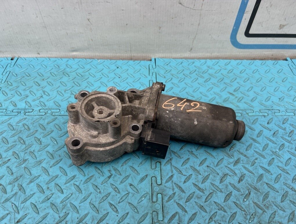 Моторчик раздатки BMW X5 2004 E53 M54B30 3.0 OEM 27102449709