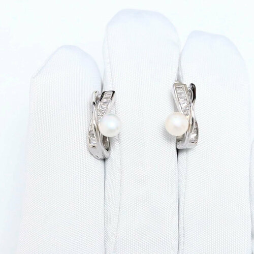 фото Серьги diamant online, серебро, 925 проба, родирование, жемчуг, фианит, длина 1.5 см, , белый