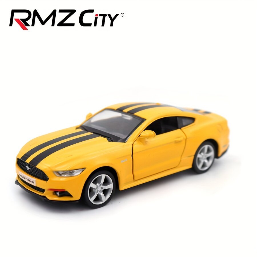 Модель автомобиля Ford Mustang GT в масштабе 1:36 с открывающимися дверцами и механизмом оттяжки, желтого цвета