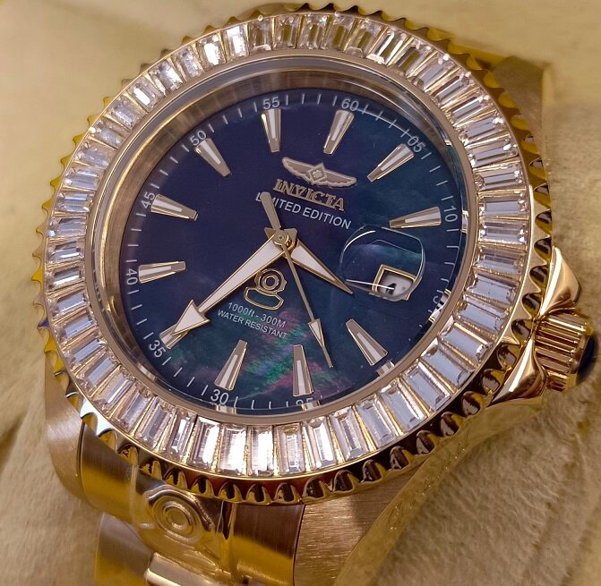 Наручные часы INVICTA Pro Diver, черный, золотой — фото 1