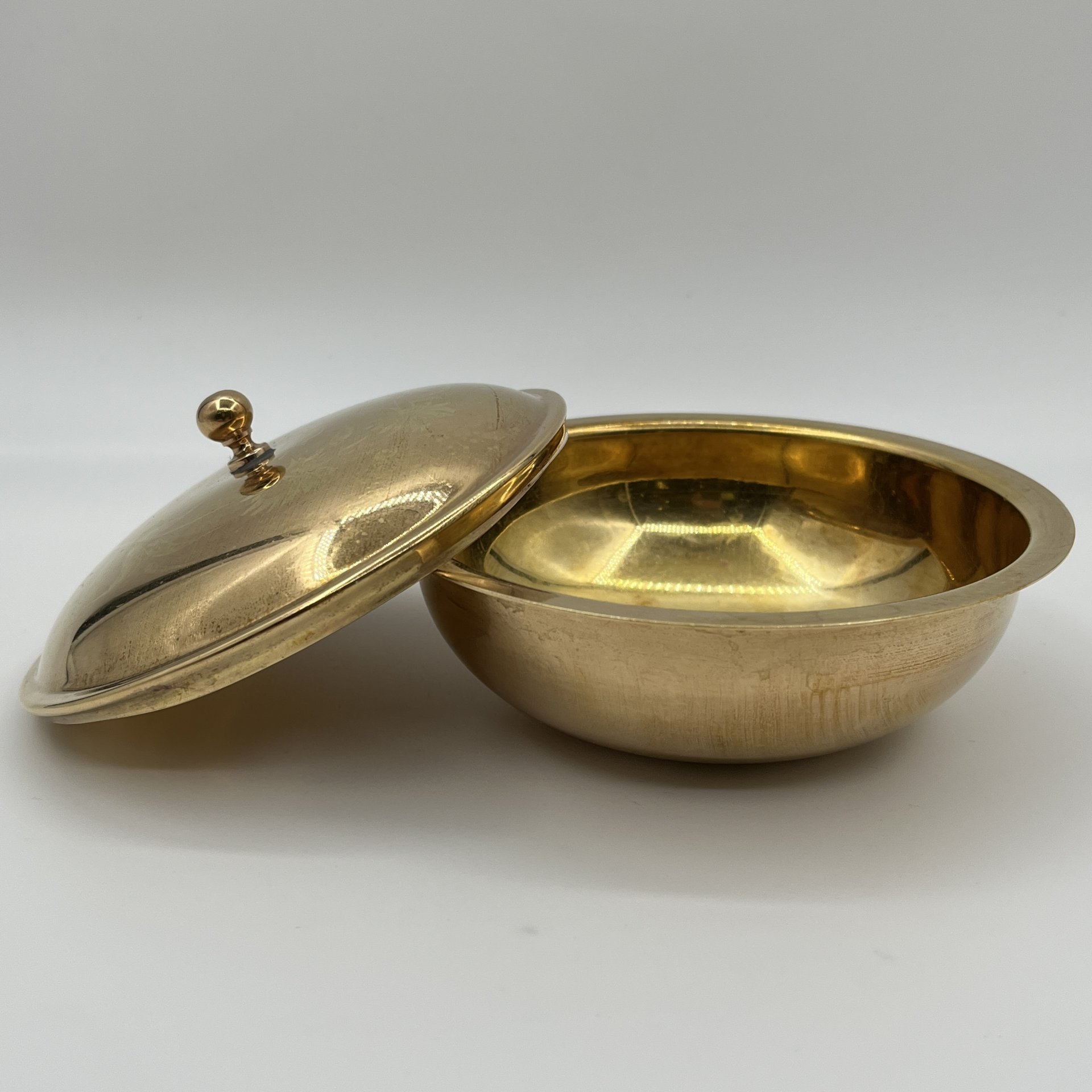 Шкатулка с цветочным декором, латунь, роспись, СССР, 1970-1990 гг.