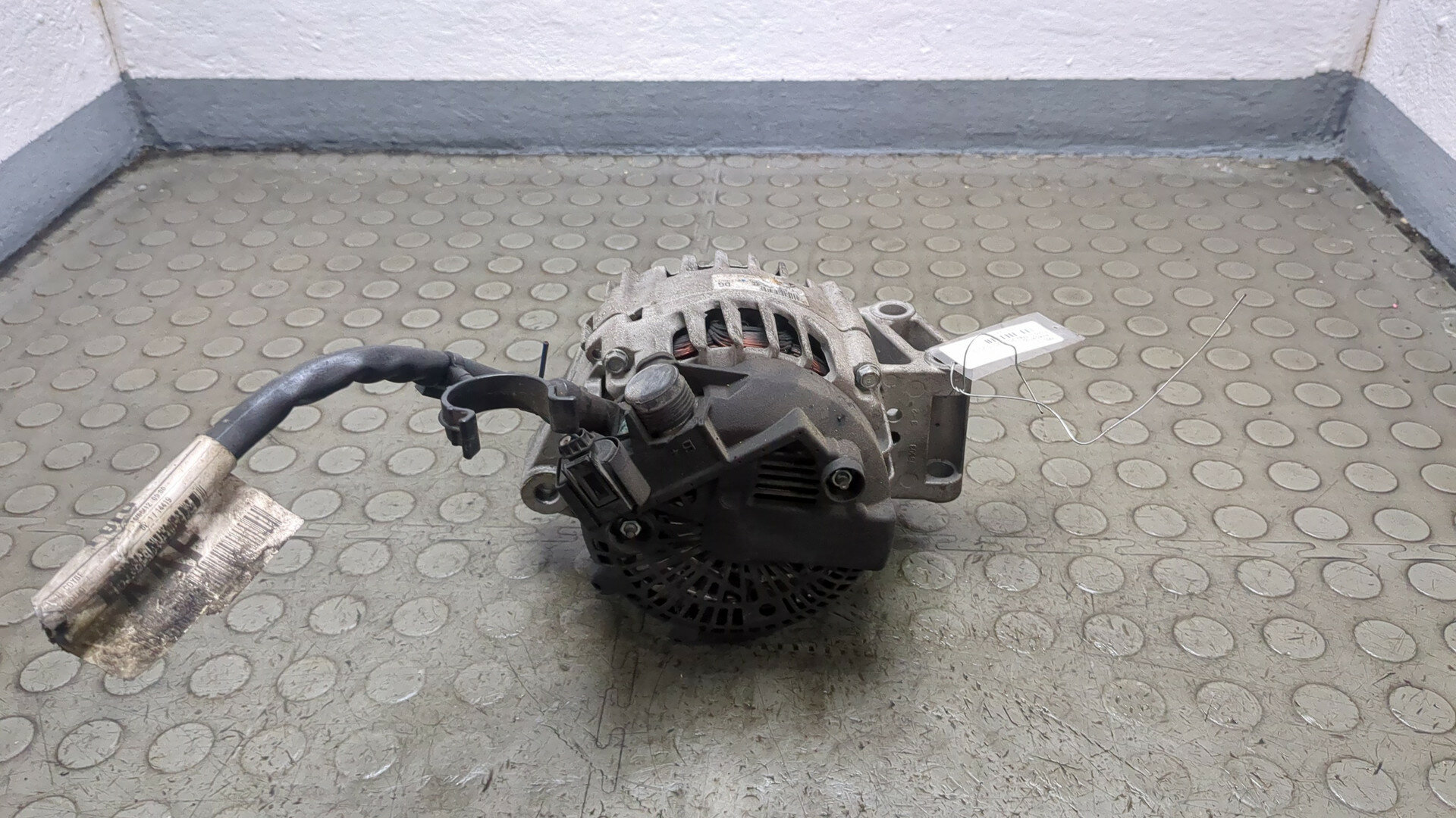 Генератор Ford C-Max Б/У — фото 1