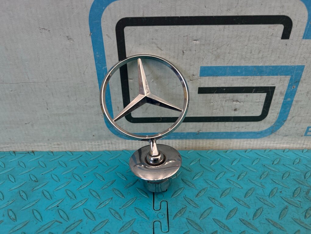 Эмблема Mercedes-Benz S-Class 2007 W221 273.961 5.5 OEM A2218800086