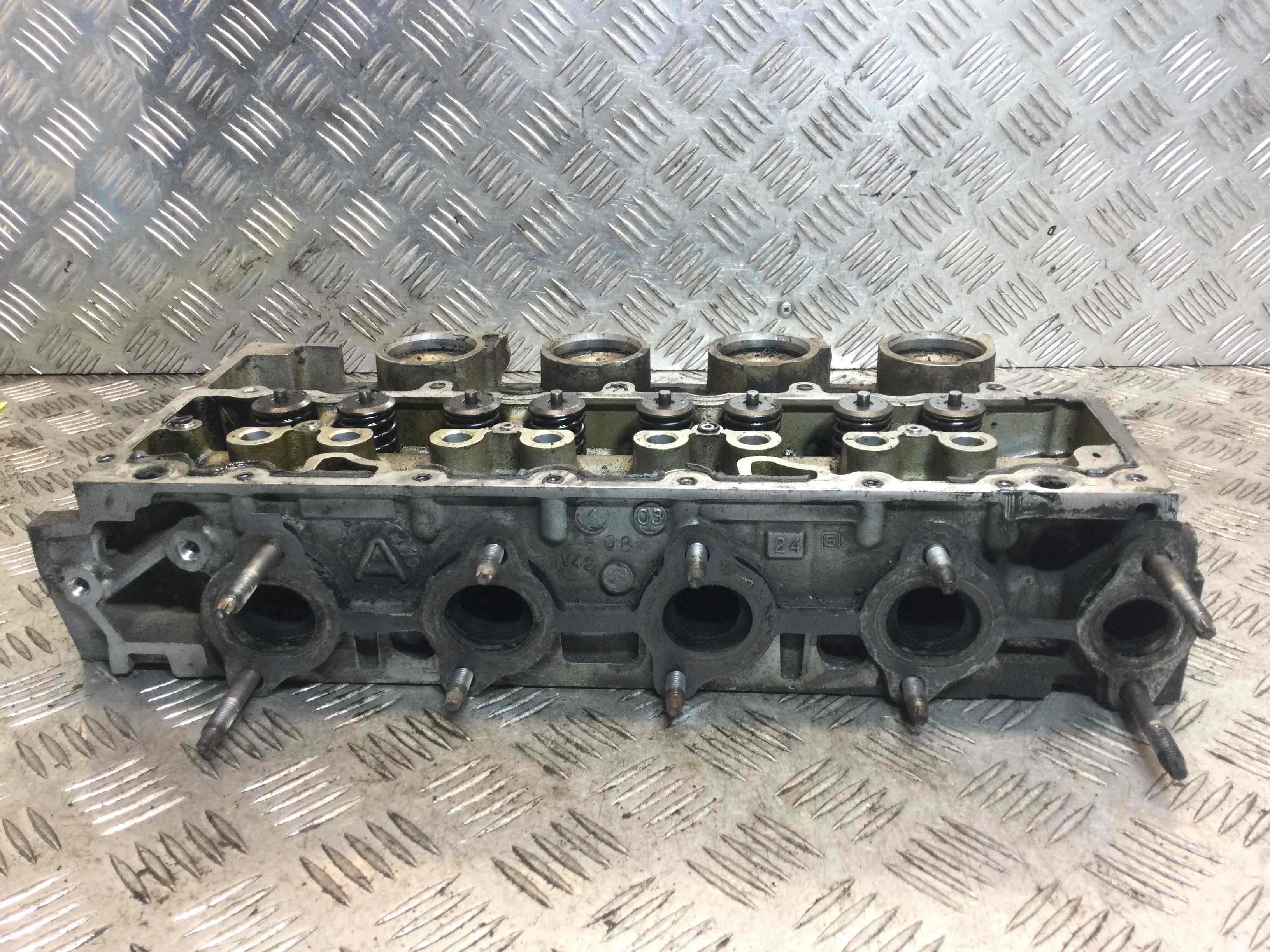 Б/У Головка блока цилиндров Ford Fiesta 5 поколение (2001-2007) 2002 г.
