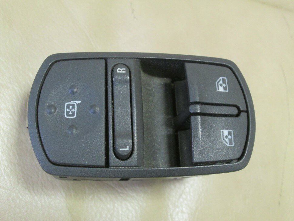 Блок управления стеклоподъемниками 13258521 Opel Corsa D 2006> б/у