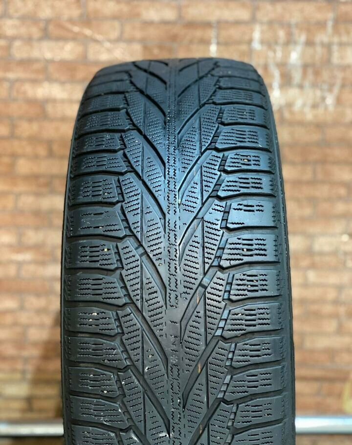 Nokian Tyres Hakkapeliitta R2 SUV 235/60 R18
