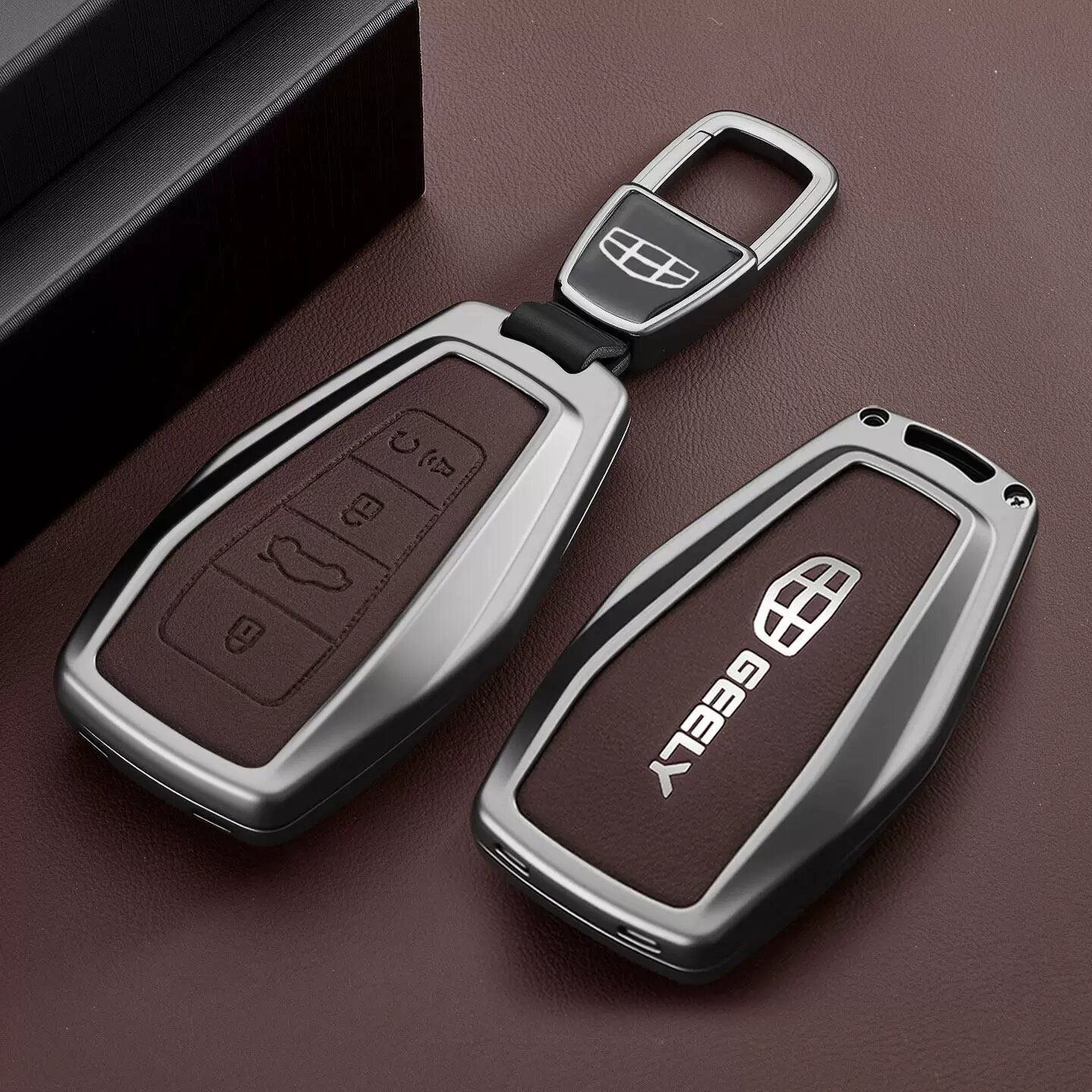 Автомобильный чехол для ключа Geely Boyue 2024-2026 в бежевом цвете с эмблемой-застежкой, цинковый сплав с