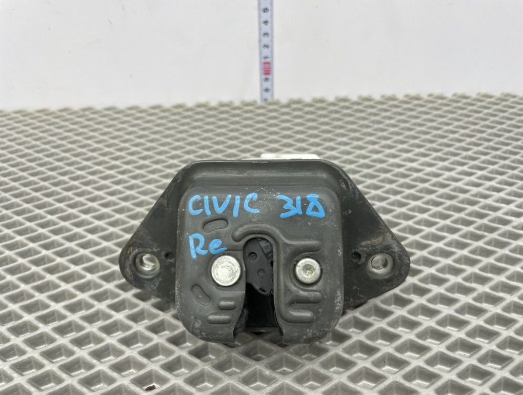 Замок двери багажника Honda Civic 2006 74800SMGG01 FK2 R18A2 (с пробегом)
