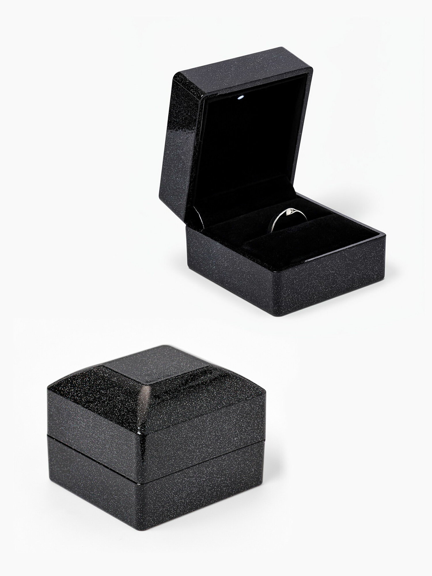 Футляр с подсветкой для кольца "Романтика", 5.8x6.3x5 см, чёрный
