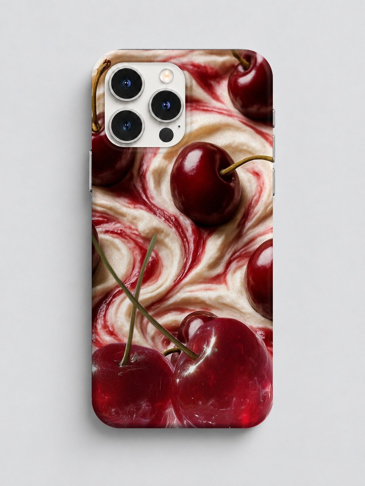 Эстетичный чехол на iPhone 15 Pro вишни в сливках