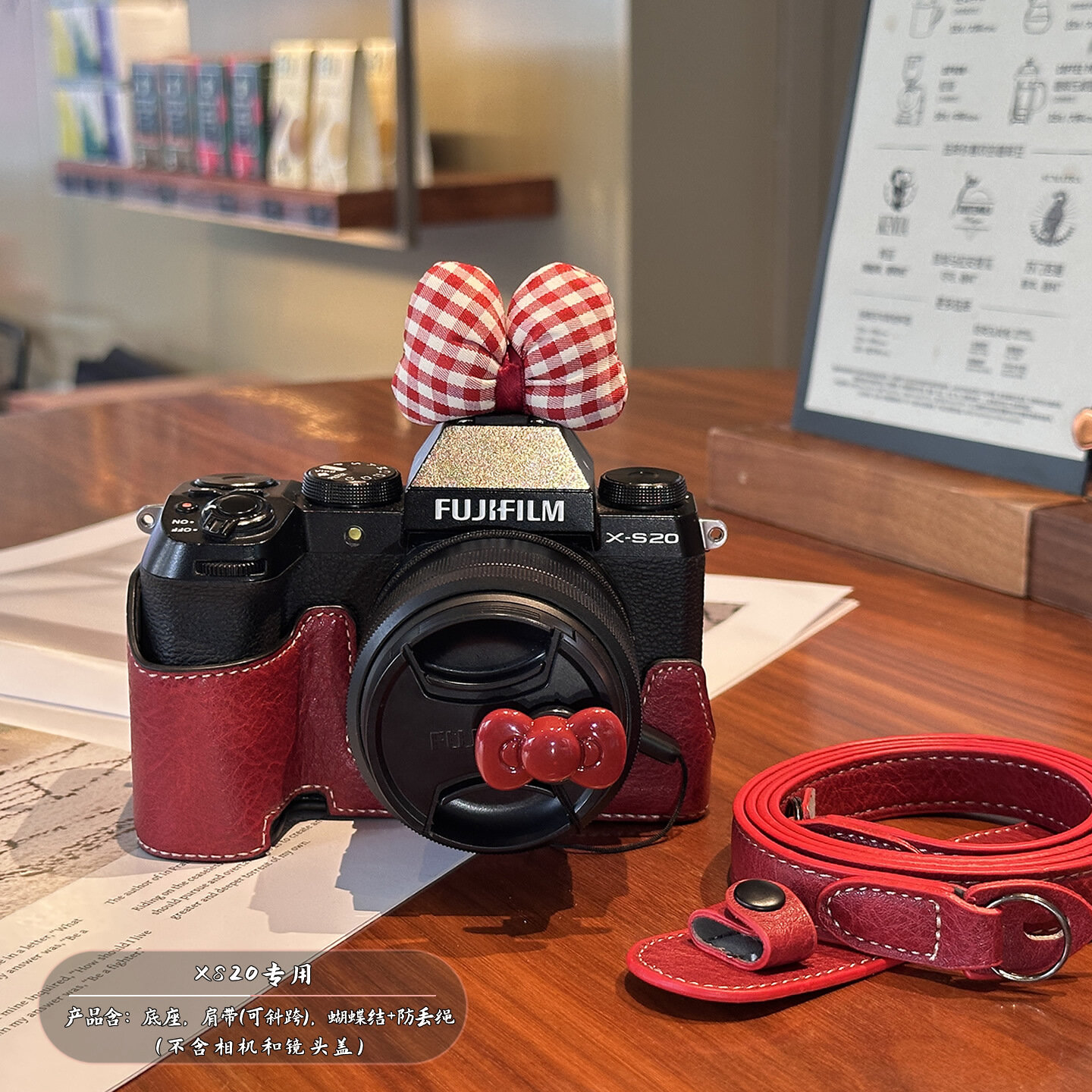 Чехол-подставка для камеры Fujifilm XS20 Красный из кожи с текстурой личика с Клетчатым Бантом Ремешок