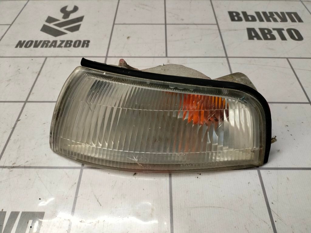 Указатель поворота левый белый Mitsubishi Lancer CB 92-00