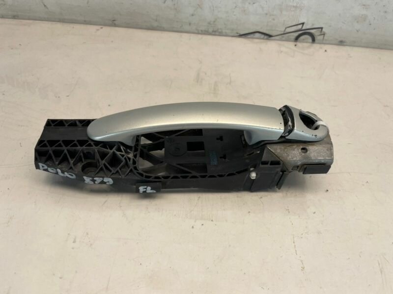Ручка двери внешняя Volkswagen Polo 2011 5N0837885H 612 CFN, передняя левая (с пробегом)