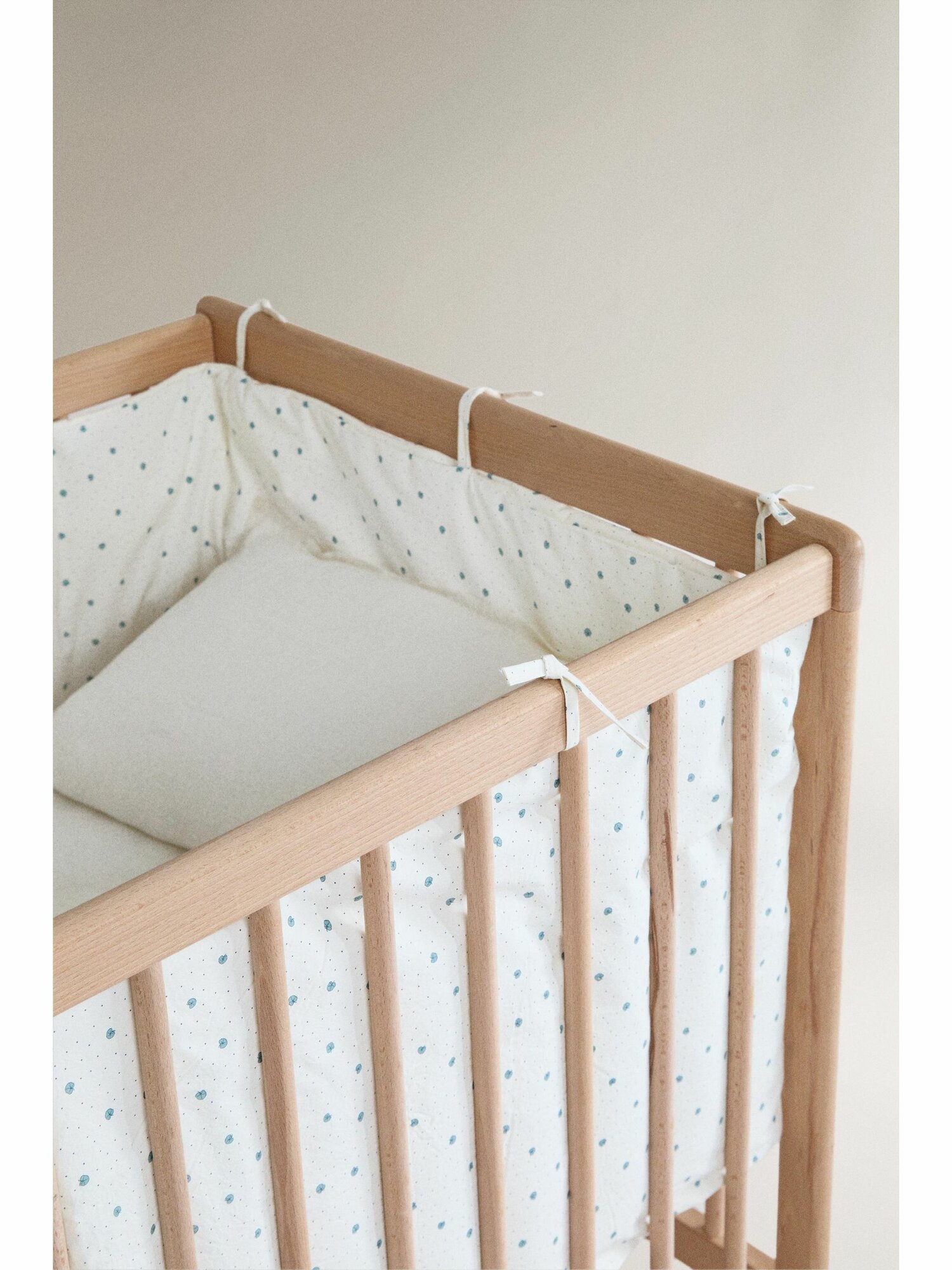 Сандалии Zara LEAF PRINT COTTON COT BUMPER COVER, экрю, EU ONESIZEONLY 40x180x1cm