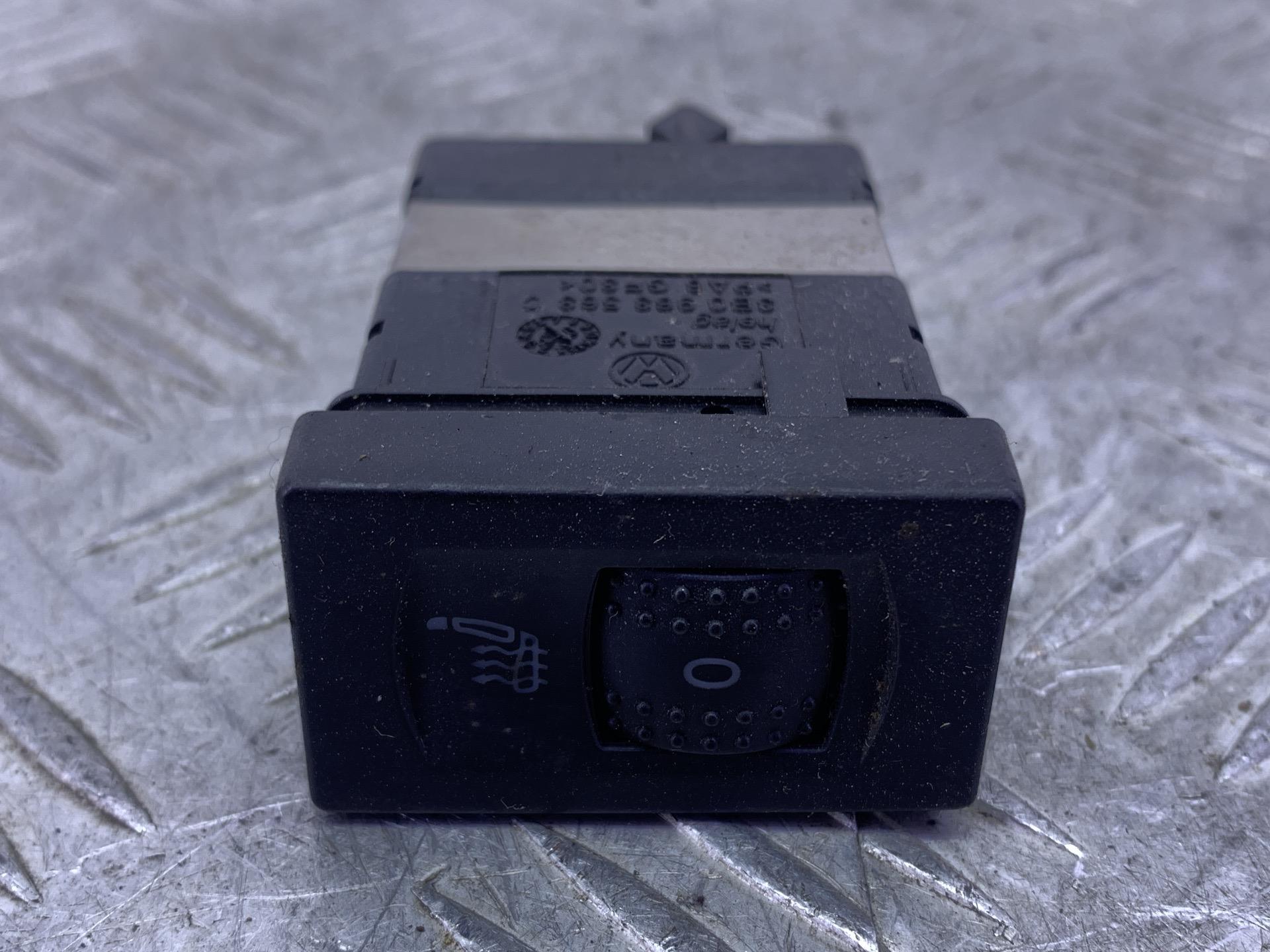 Кнопка обогрева сидений Volkswagen Passat B5 2000 3B0963563C