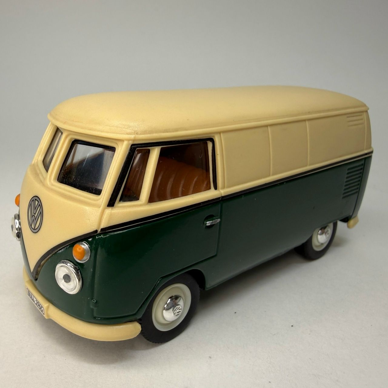 Модель авто Volkswagen Transporter T1 Panel Van 1:43 без блистера Cararama Hongwell