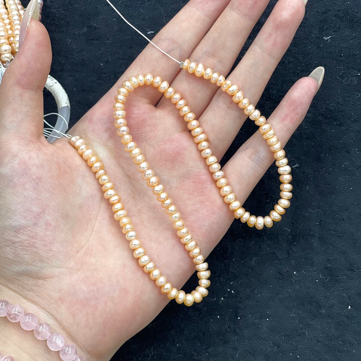Натуральные пресноводные жемчужины оранжево-фиолетовые плоские 4-5 мм Оранжевый