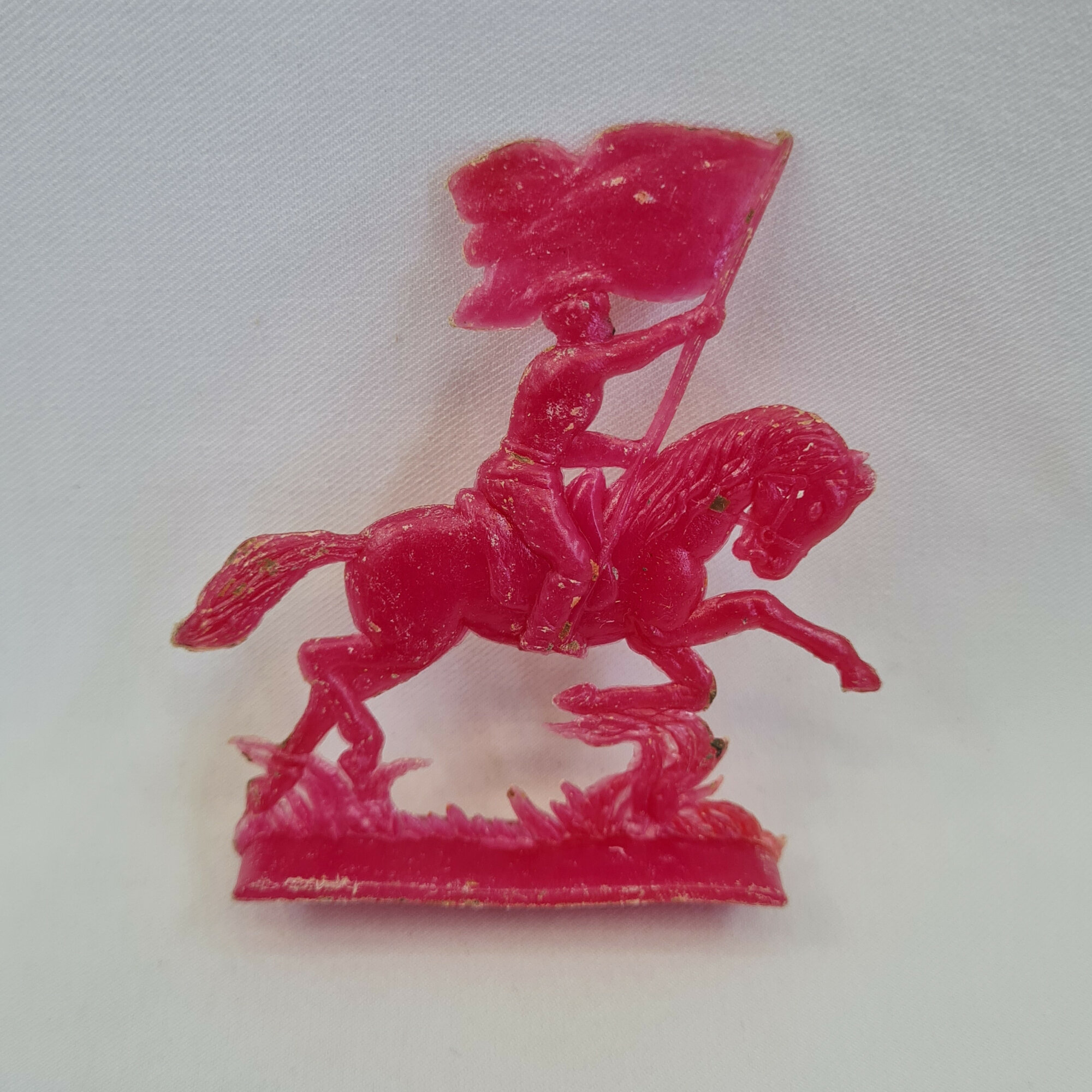 Игрушка конный воин винтажная СССР. Всадник на лошади со знаменем на подставке