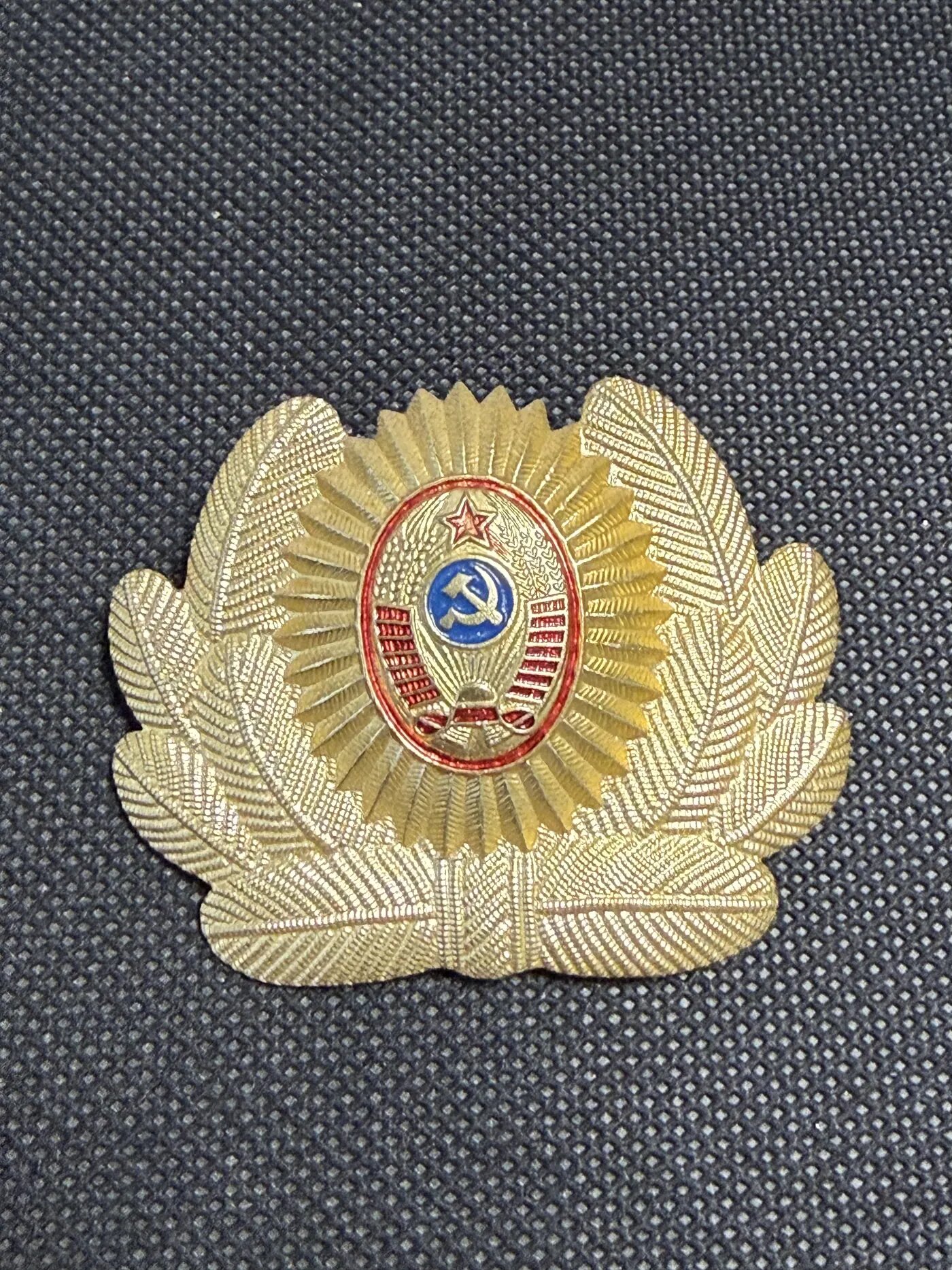 Кокарда СССР с серпом и молотом