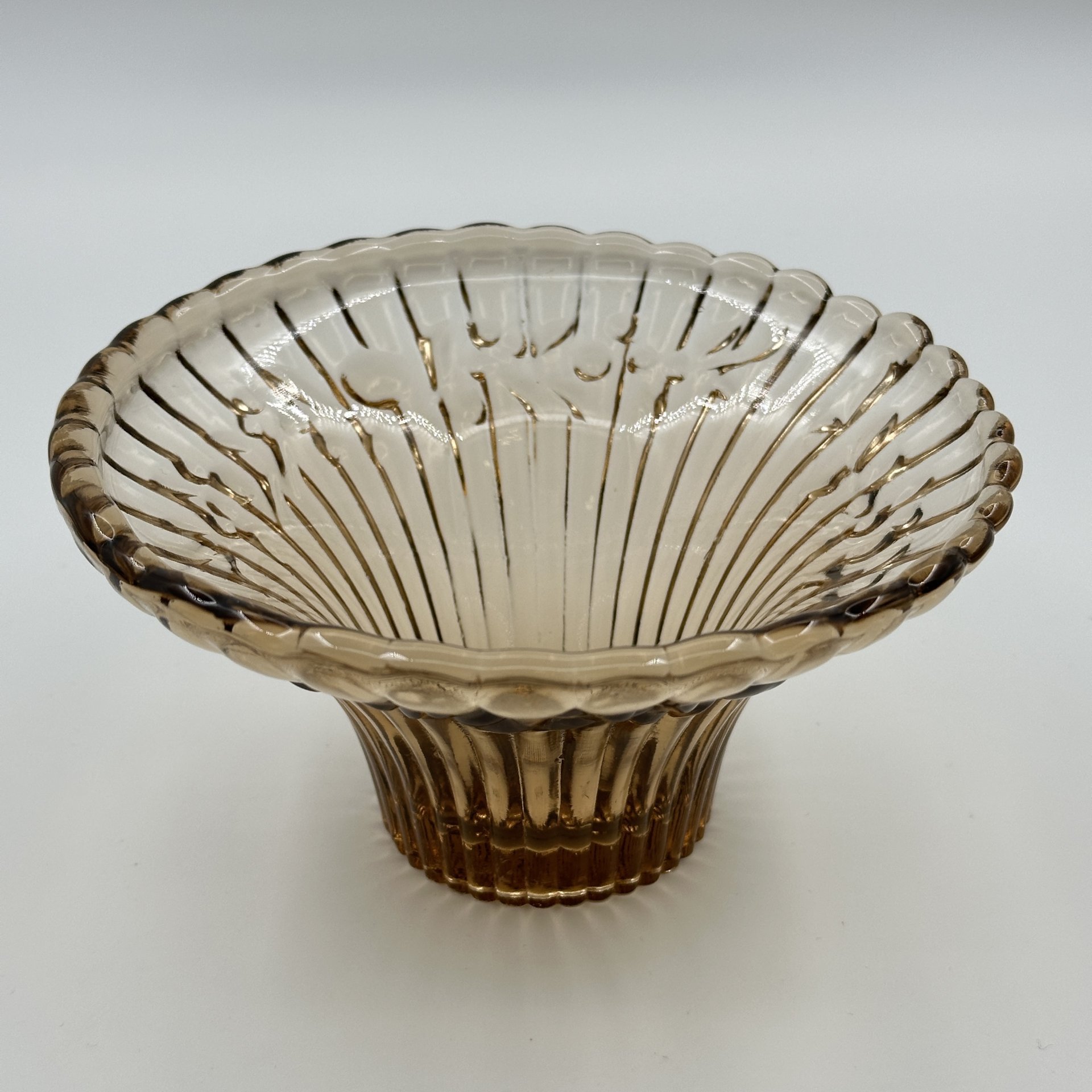 Вазочка (конфетница) карамельного цвета, стекло, СССР, 1960-1980 гг.
