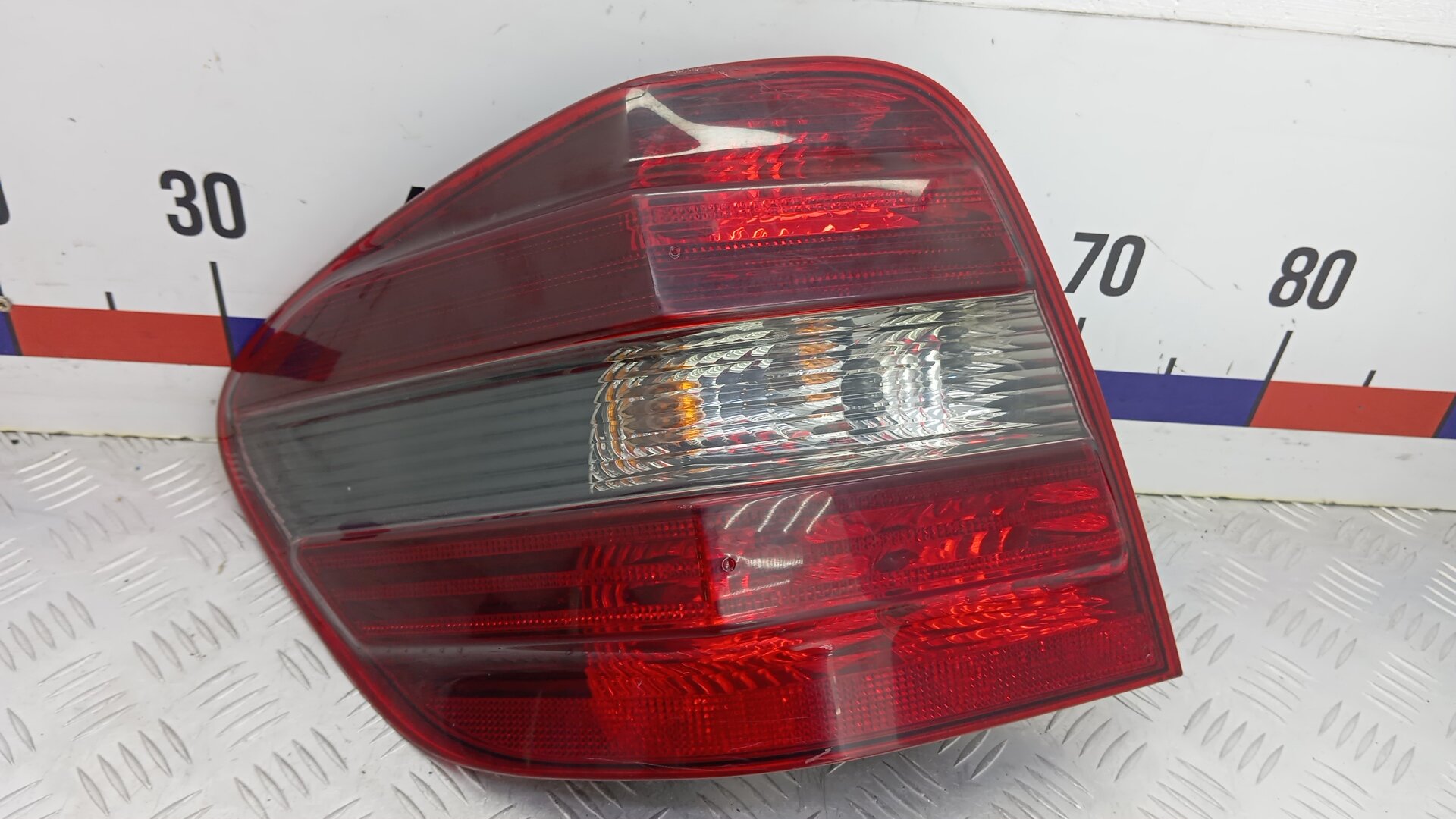 Фонарь задний левый MERCEDES BENZ M-CLASS W164