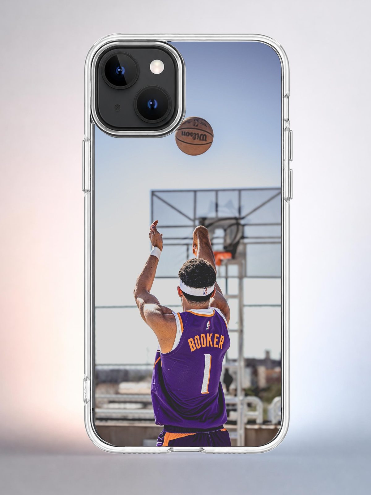 Силиконовый чехол на iPhone 13 Баскетболист Букер