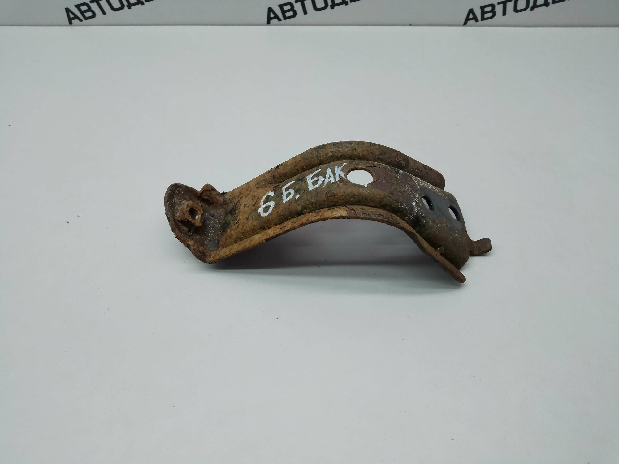 Кронштейн заливной горловины Nissan Pulsar N15