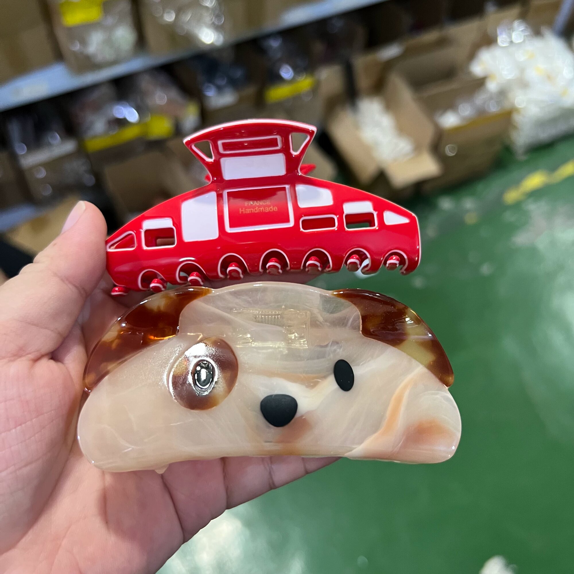 Красный и собачья морда пластиковый зажим один штук