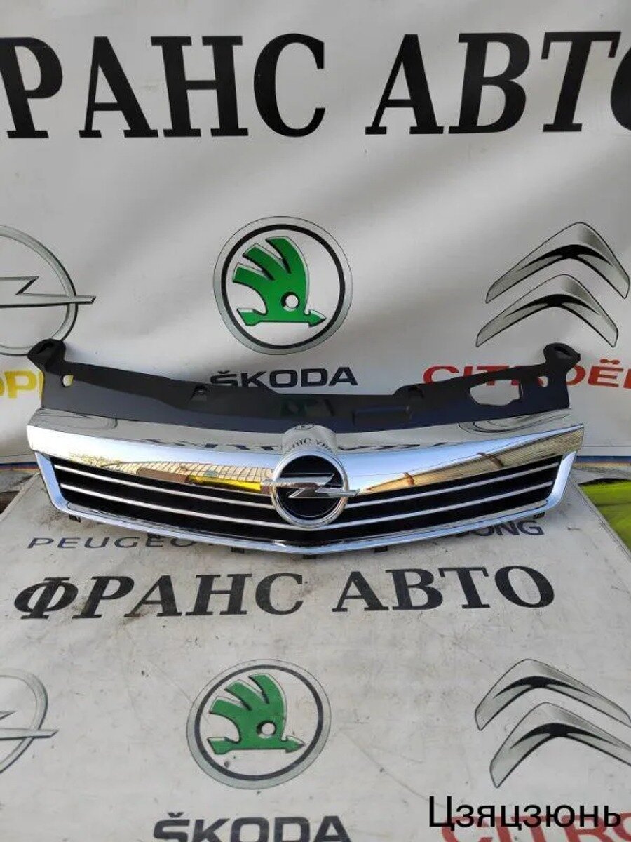 Решетка радиатора Opel Astra H 2007-2014 с хром молдингом, новая