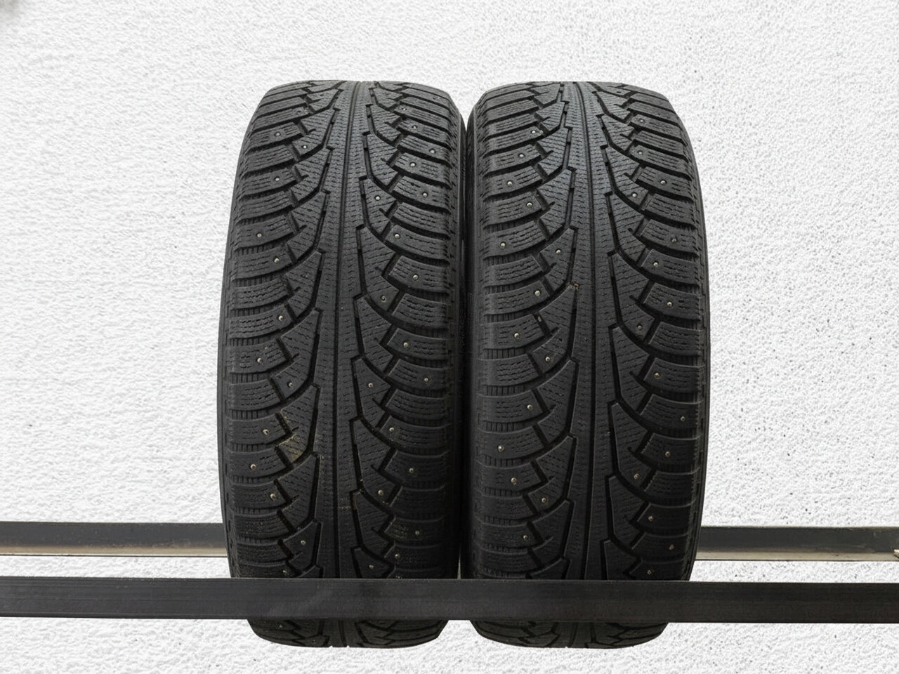 Зимние шины шипованные Nokian Hakkapeliitta sport utility(НЕ использовать) 255/55 R17 35.0% износ PT0010500 JJJ888