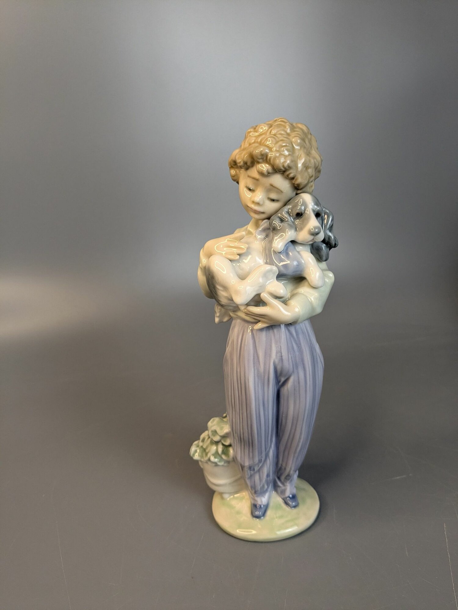 Статуэтка мальчик с собакой Lladro