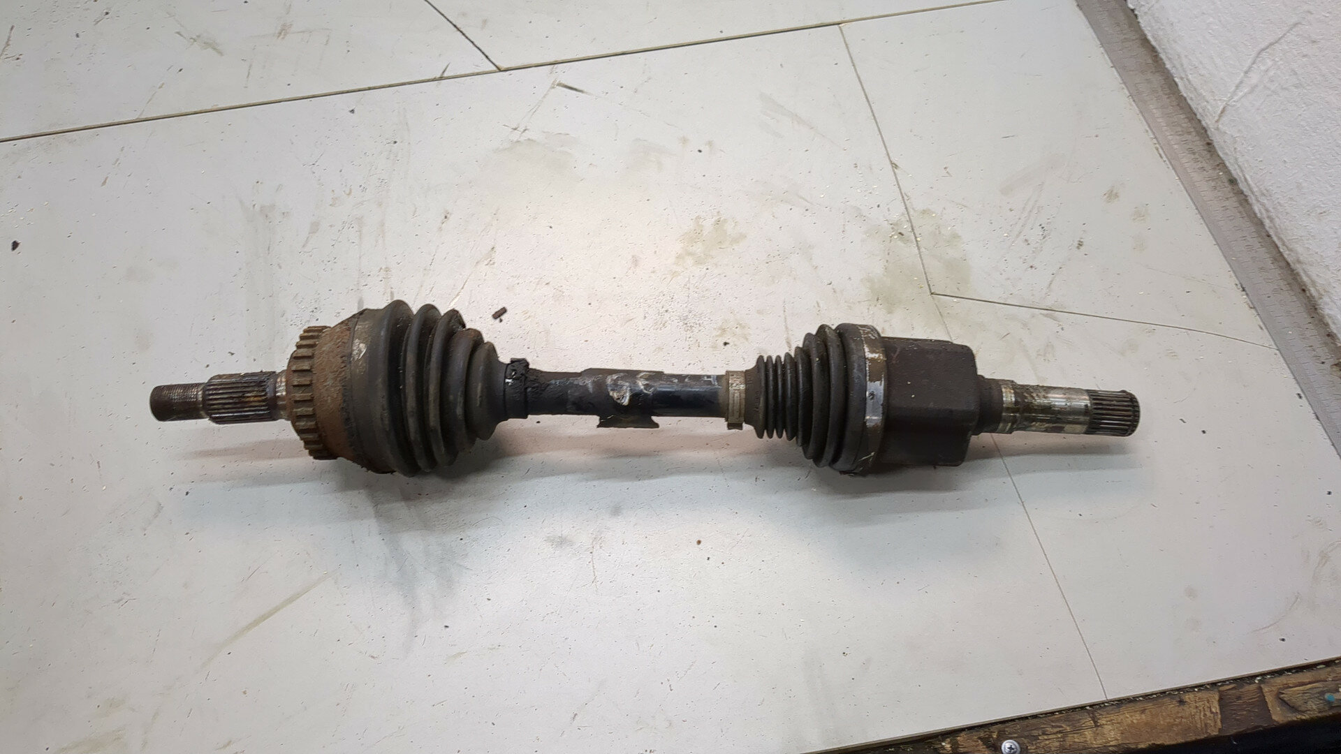 Полуось (вал, шрус) левая передняя Saab 9-5 Б/У
