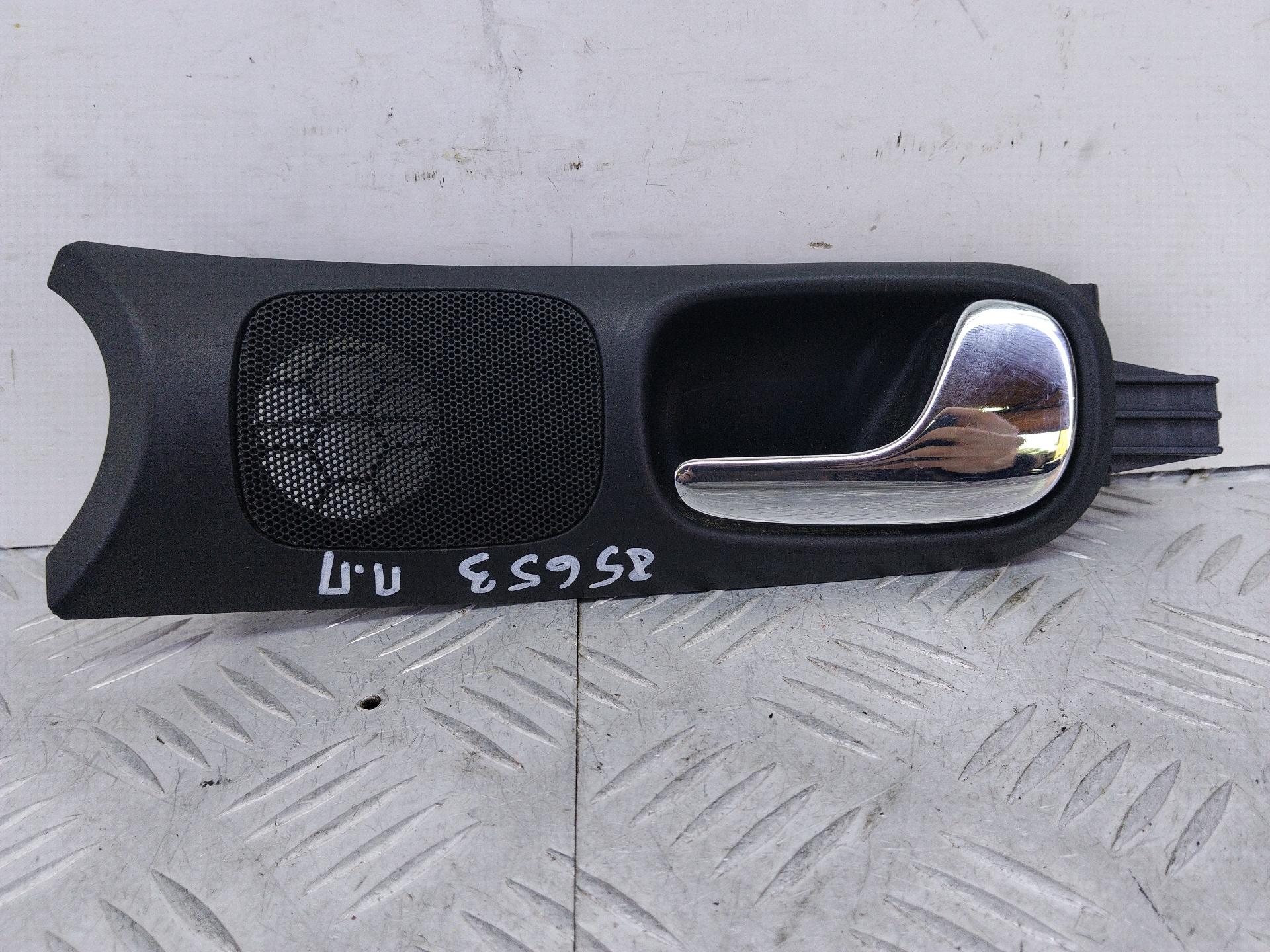 Ручка внутренняя двери передней правой Audi A4 B5 (1994 - 1999) 8D0837020