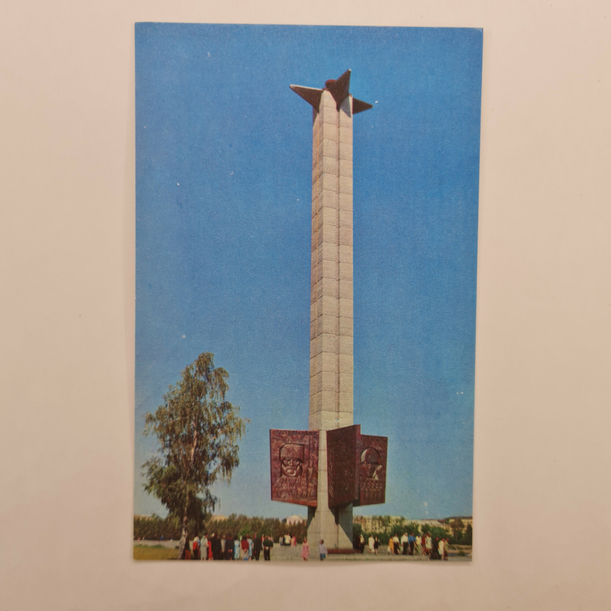 Открытка советская СССР. Калинин, обелиск Победы с барельефами. Винтаж