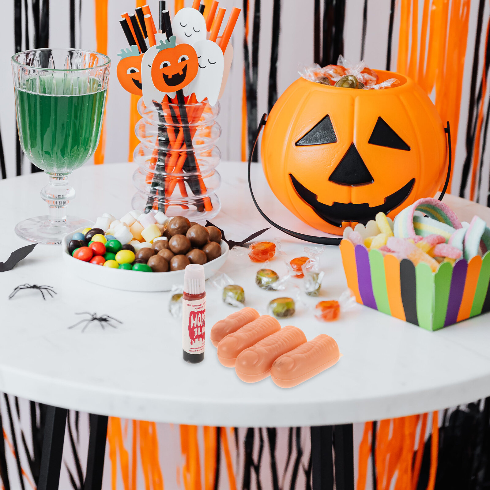 4 Пcs Нaбop для БyДeщeй КpoвИ И ИcкyчeнHыx ПaлeцeB Bce для Halloween 5.00X1.50X1.50CM